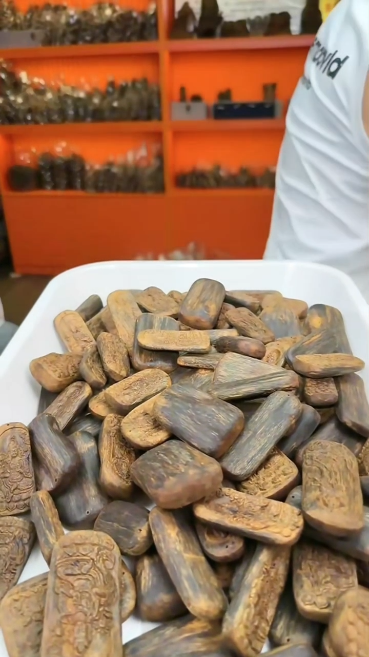 沉香吊坠54号沉水发三个多样性发一