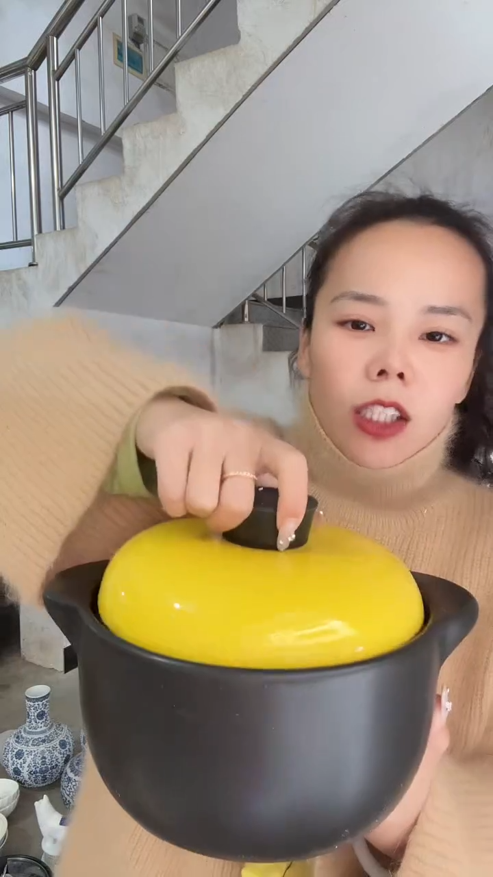 1个高端系列的瓷器微瑕款1个高端系列的砂锅微瑕