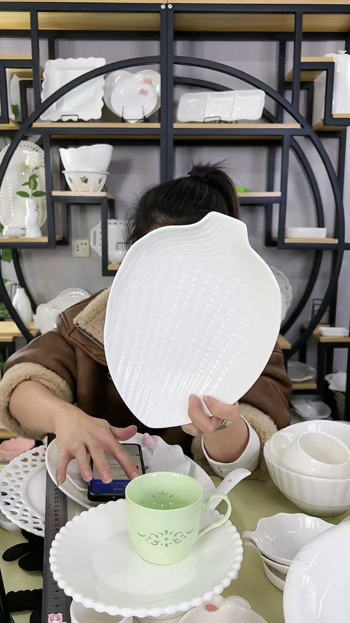 【闪购商品】陶瓷微瑕疵浮雕玉米盘子