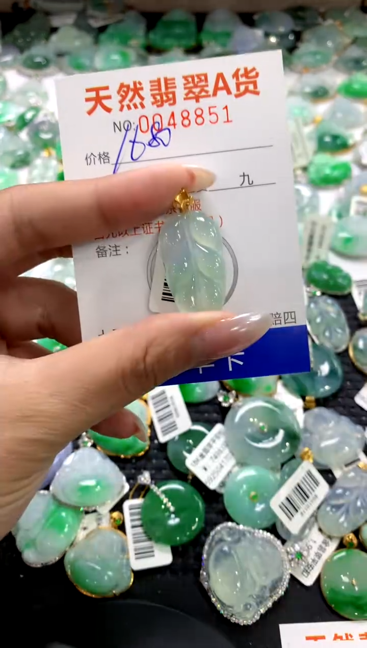 颈饰18K金镶嵌翡翠1