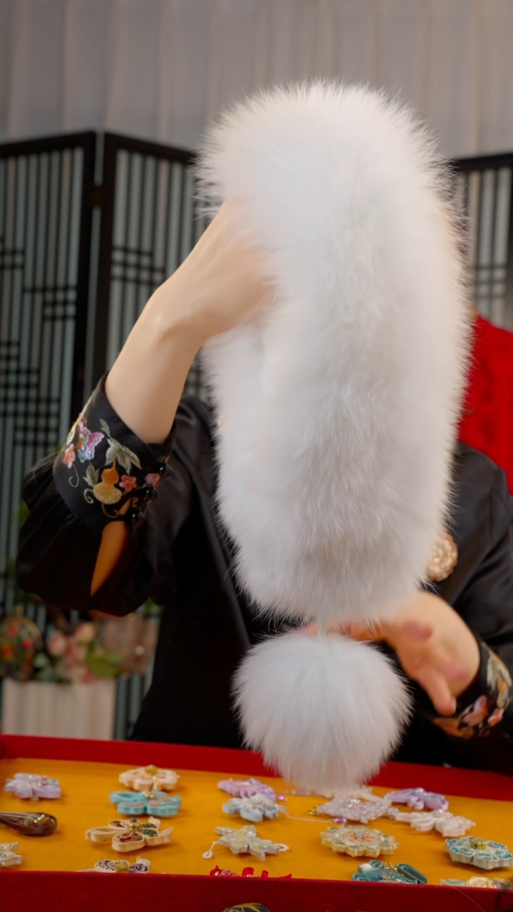 刺绣非遗绒花苏绣饰品