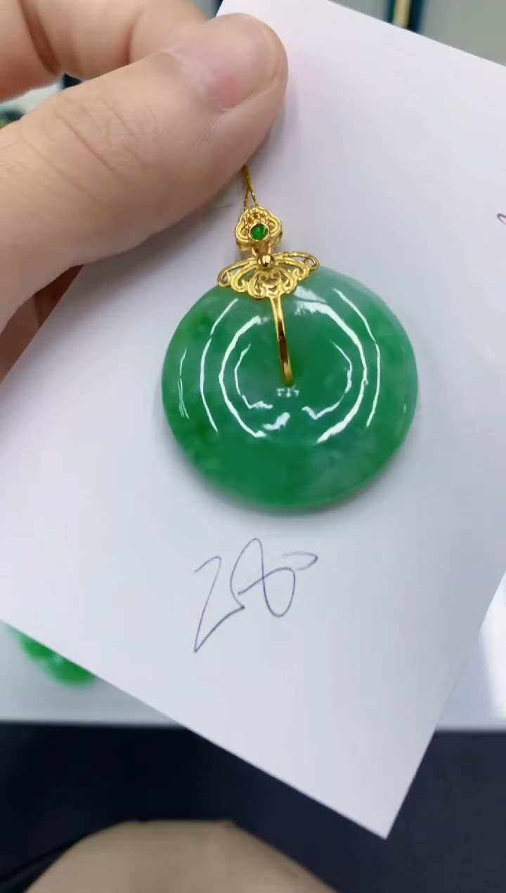 颈饰未镶嵌翡翠翡翠