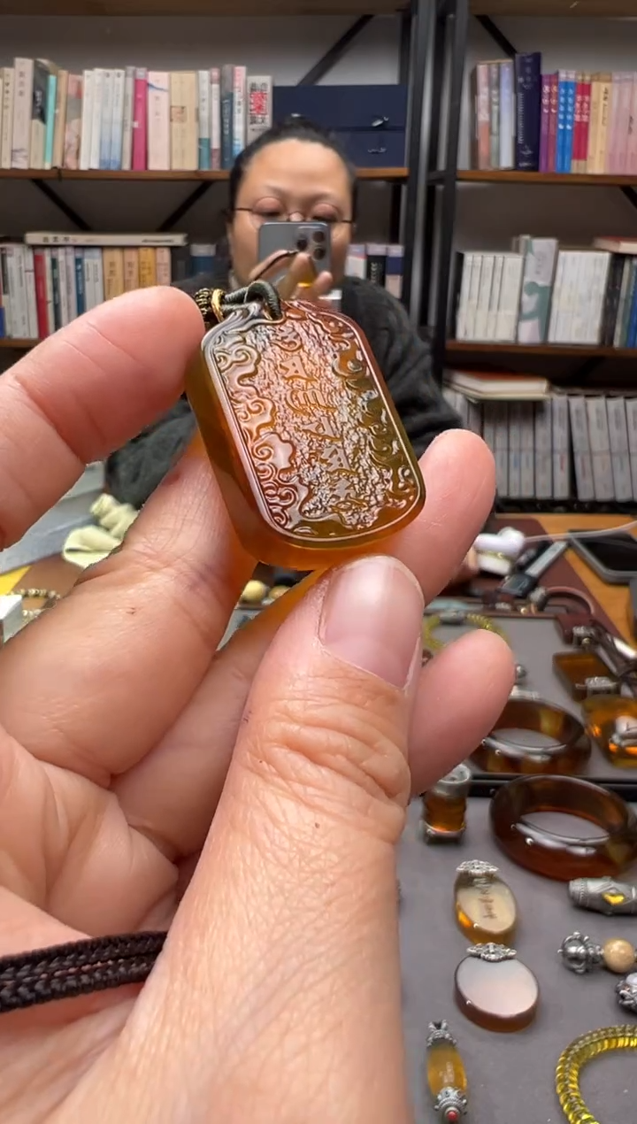 【闪购商品】琥珀颈饰未镶嵌六字真言吊坠