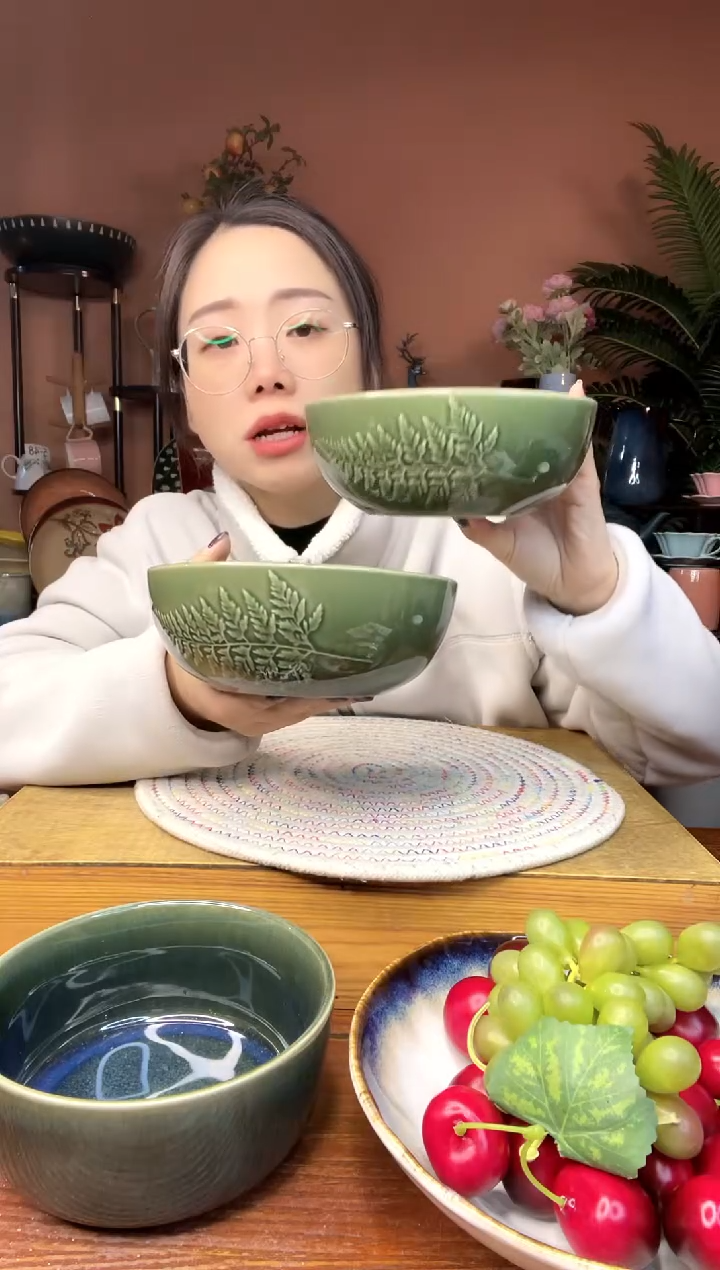 陶瓷6.3英寸绿色浮雕面碗 2件 微瑕疵