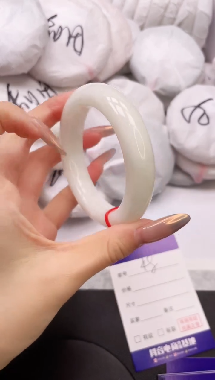 【闪购商品】和田玉手镯未镶嵌3K48-56