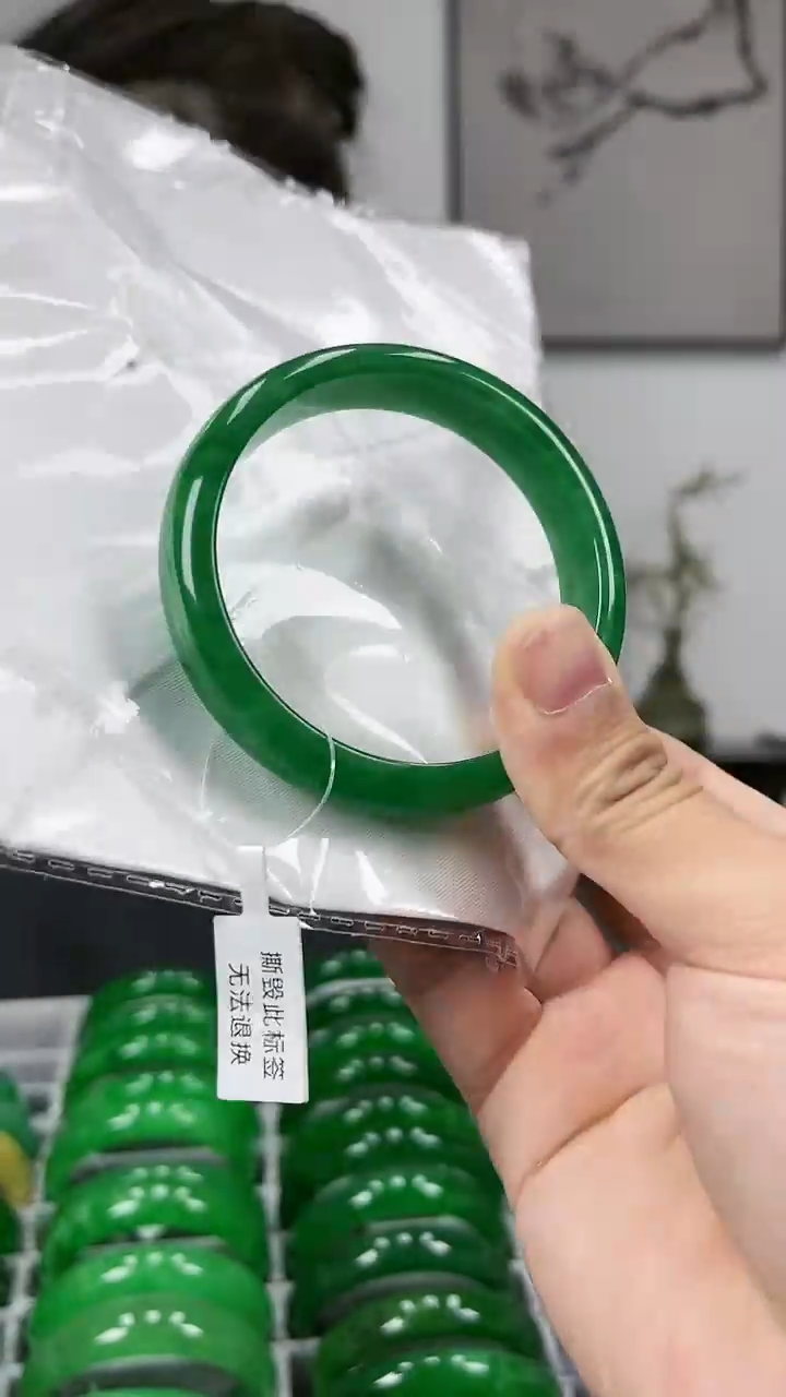 【闪购商品】砖雕s15 正阳绿手镯 圈口64