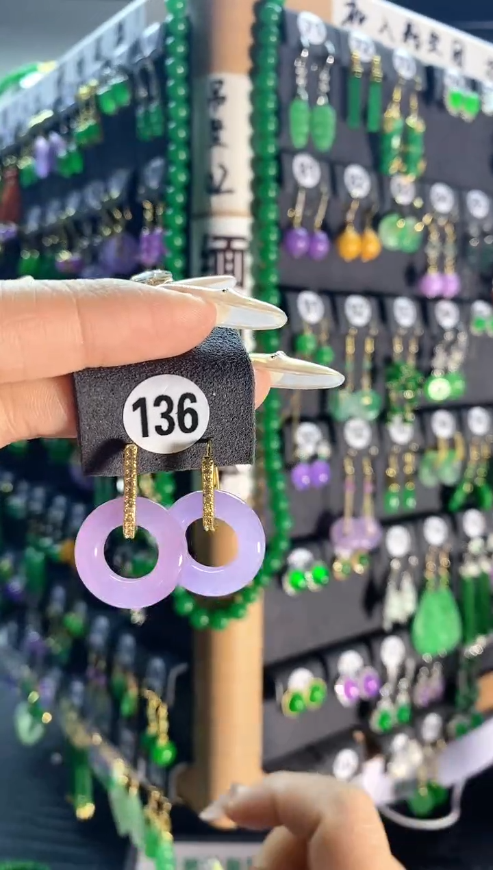 【闪购商品】翡翠耳饰银S925镶嵌136...