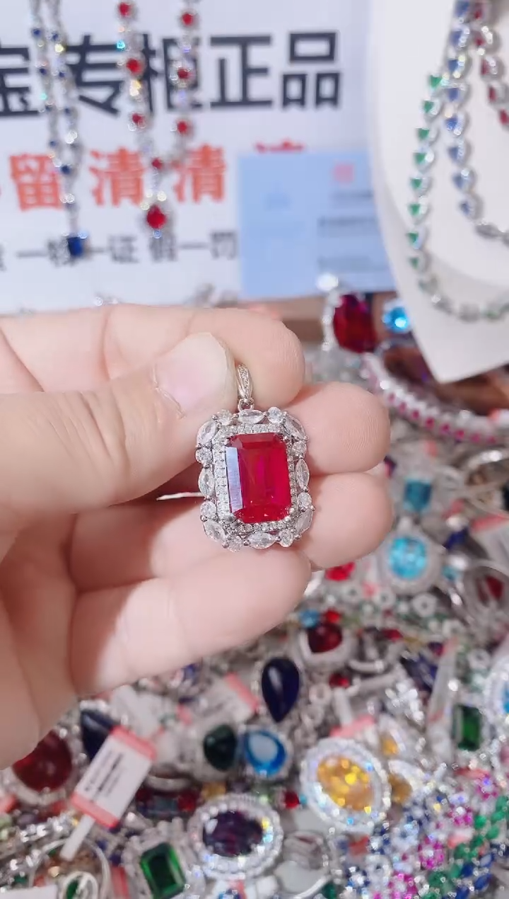 颈饰未镶嵌红宝石  