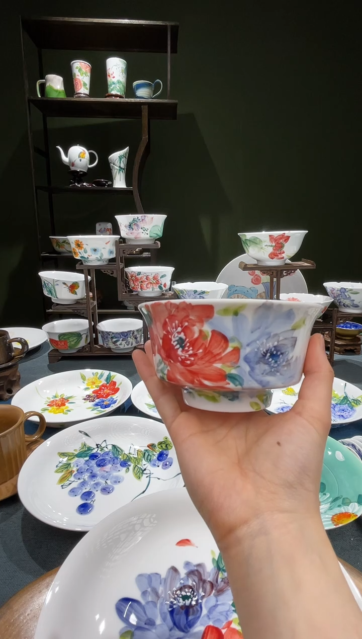 其他景德镇高温釉下彩4.75英寸金钟碗双色牡丹花