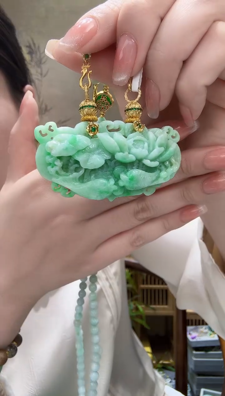 翡翠未镶嵌颈饰吊坠