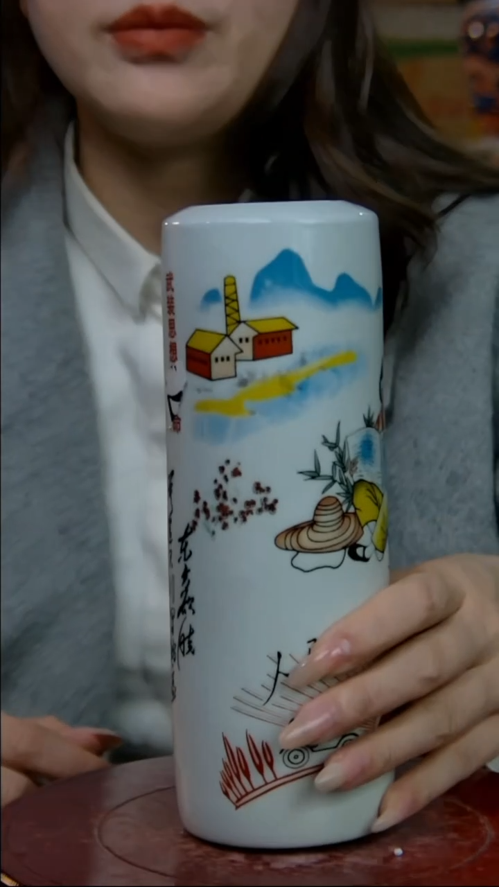 摆件瓷景德镇陶瓷摆件看报笔筒