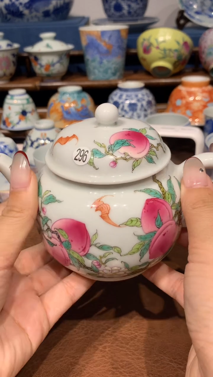 【闪购商品】摆件296粉彩九桃五复的壶额