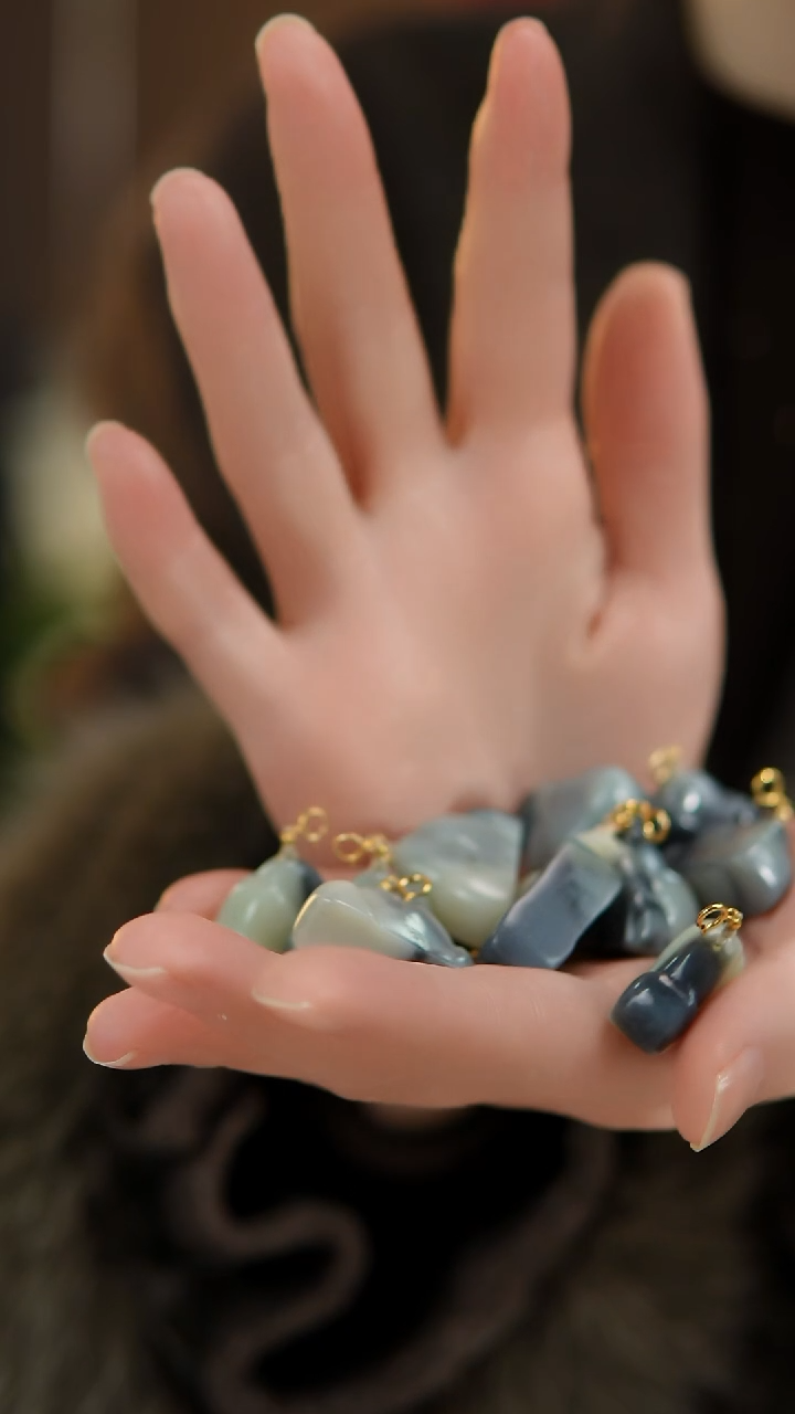 吊坠(不含链)未镶嵌和田玉和田玉吊坠—多样性发其一