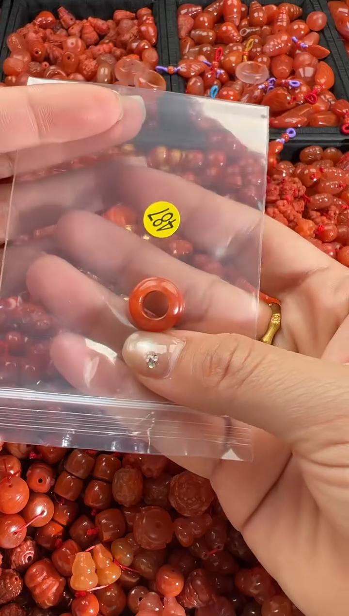 【闪购商品】南红玛瑙颈饰未镶嵌1