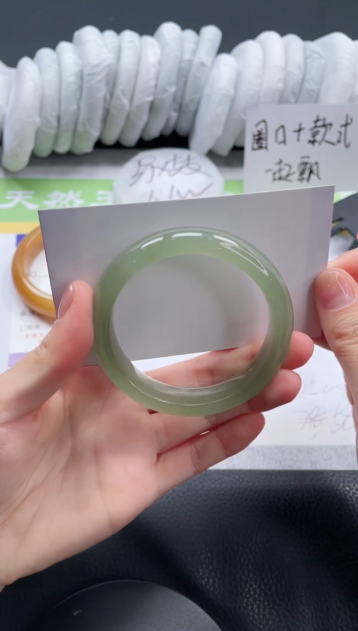 【闪购商品】石英质玉手镯未镶嵌A168-54+