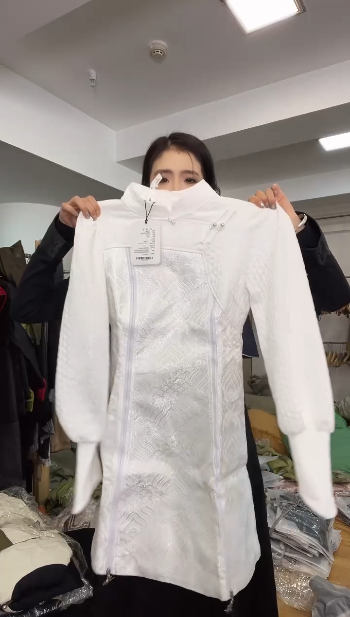 卫衣裙  白色 L码        105-115斤