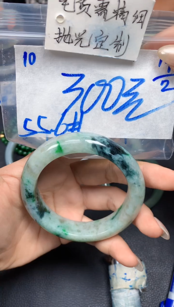 【闪购商品】定制翡翠未镶嵌10毛货需精细抛光手镯多样性拍一发一