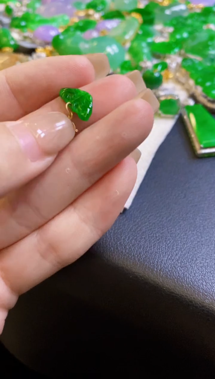 【闪购商品】定制翡翠18K金镶嵌吊坠