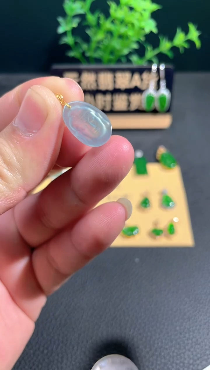 【闪购商品】翡翠颈饰18K金镶嵌翡翠