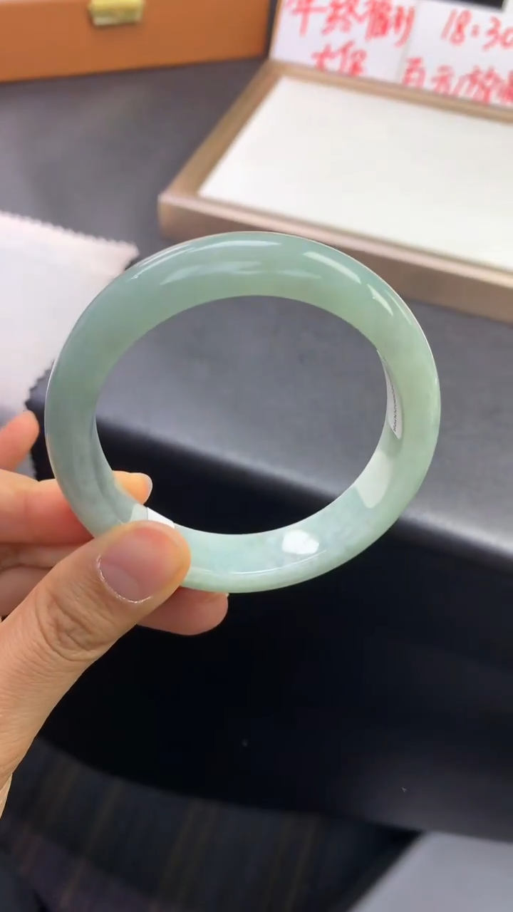 未镶嵌手镯翡翠退货需手镯吊牌标签完好