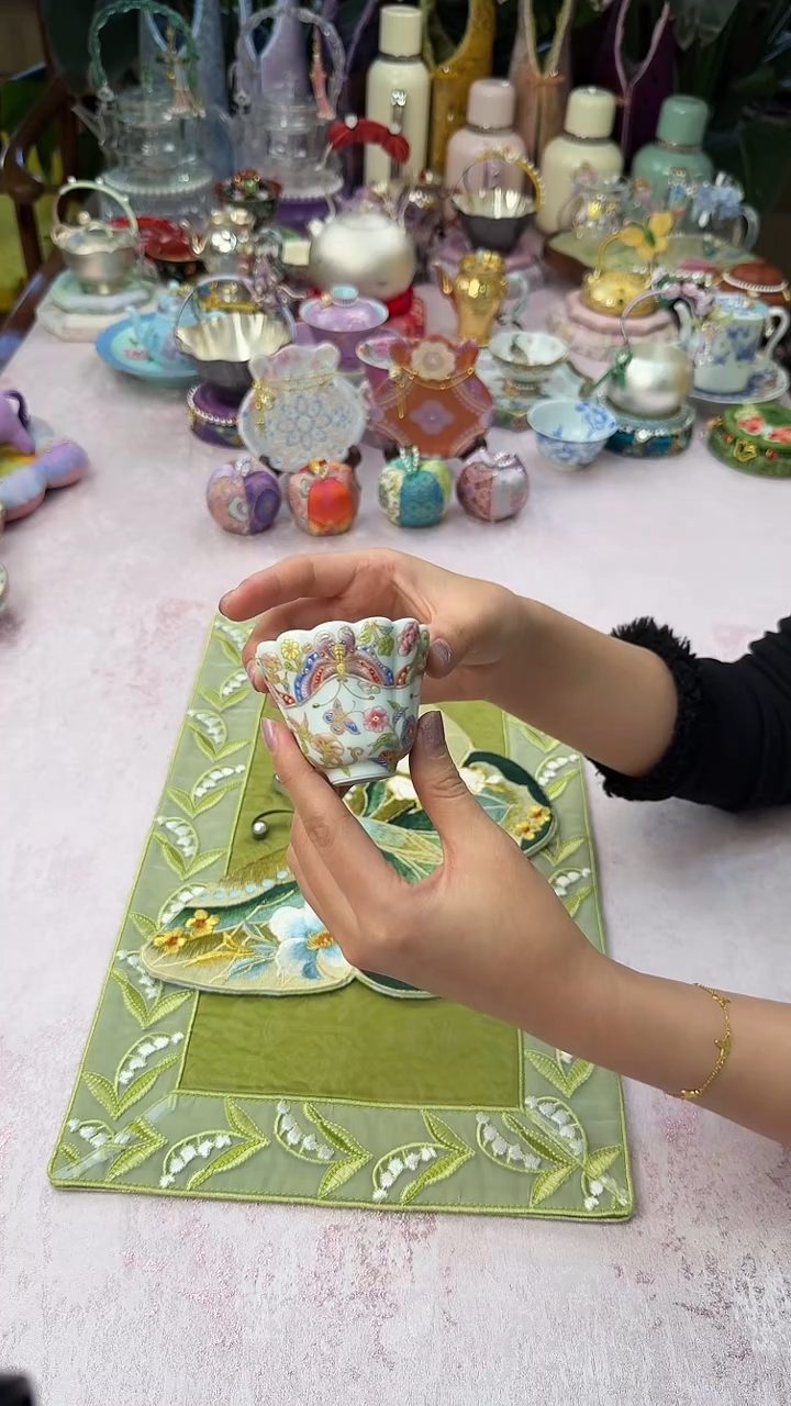 27灵玺贡坊 瓜棱蝴蝶杯