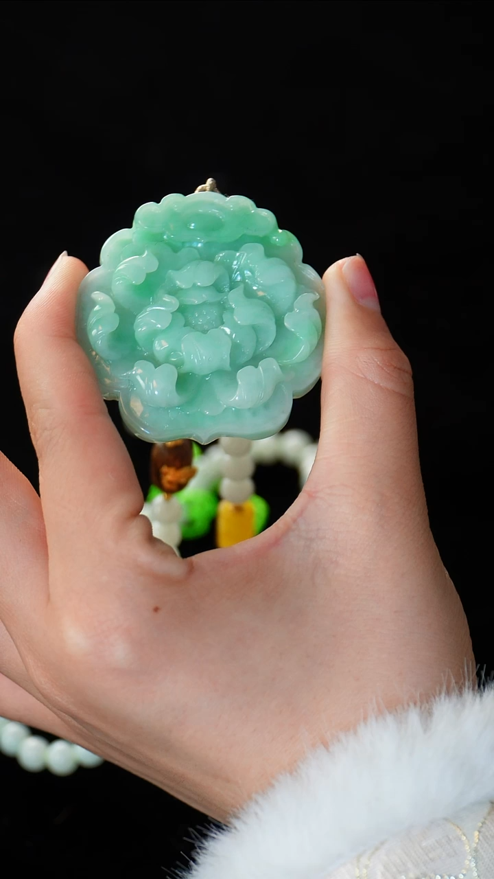 【闪购商品】翡翠颈饰未镶嵌花