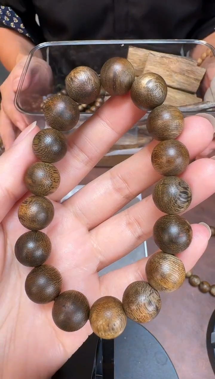 沉香手串莺歌绿奇楠单圈沉水浮级1.3的18克+