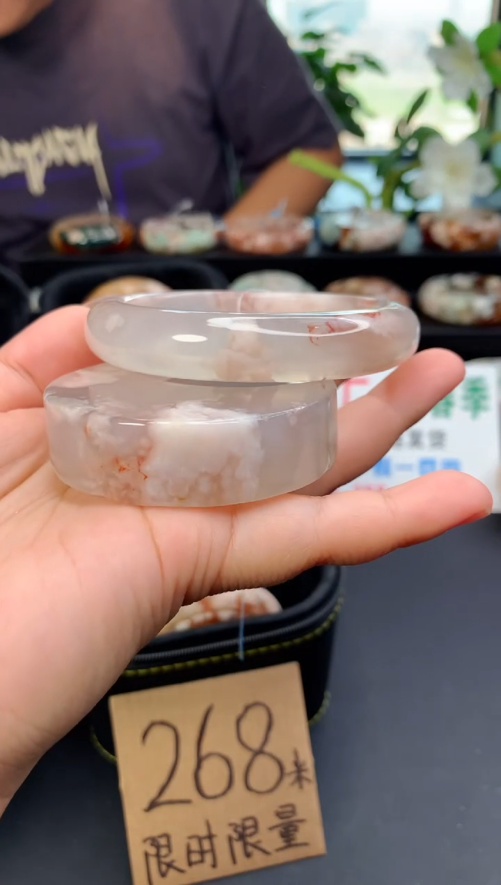 石英质玉手镯未镶嵌赠送镯心（圈口61