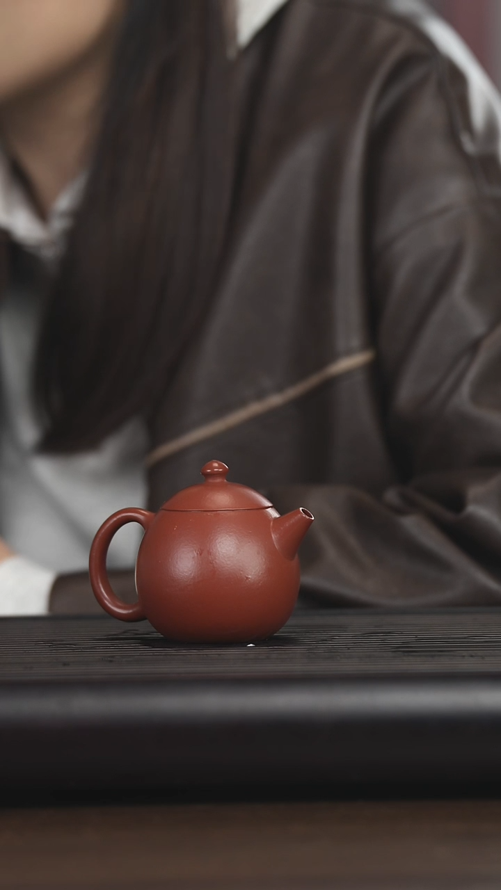 【闪购商品】紫砂茶壶龙志高朱泥光素小龙蛋110cc  dd