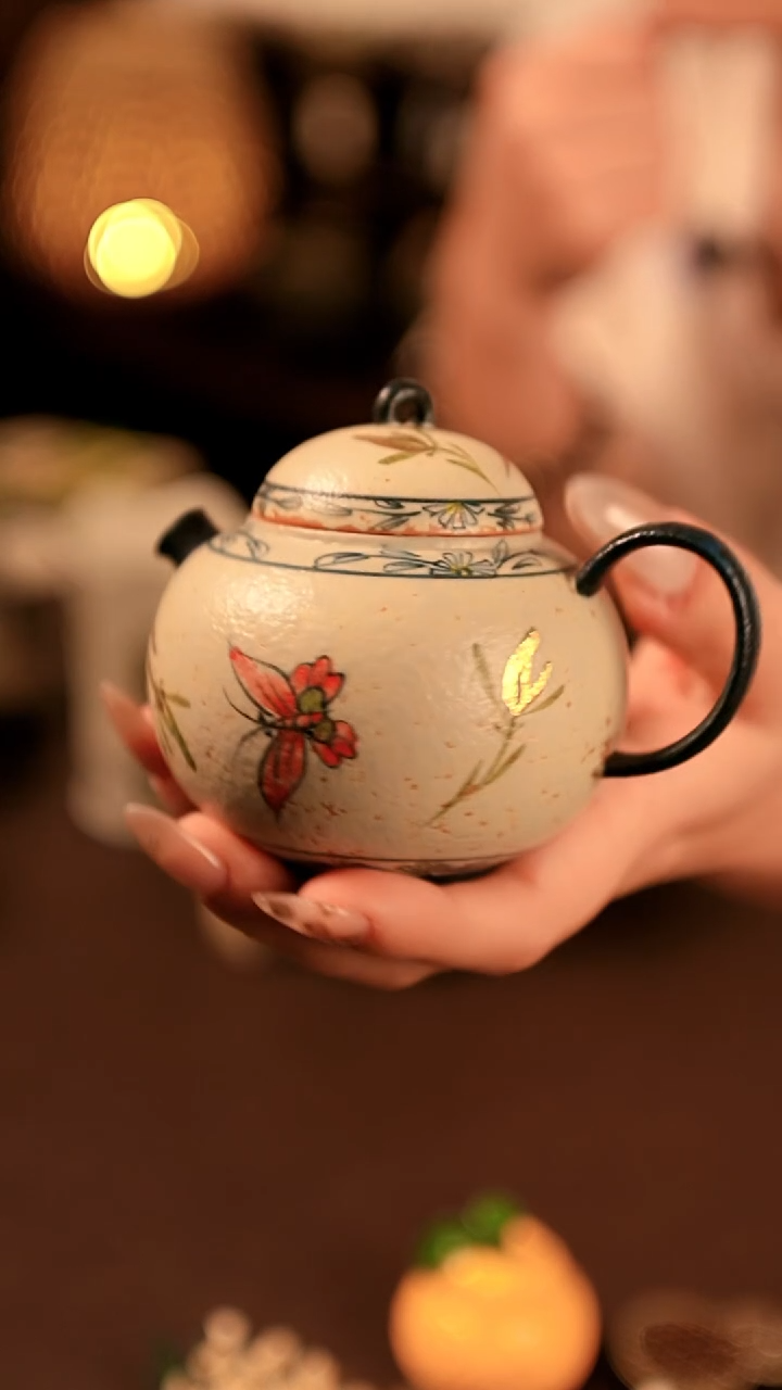 【闪购商品】闪购冲冲冲 青花蝴蝶兰花圆肚壶