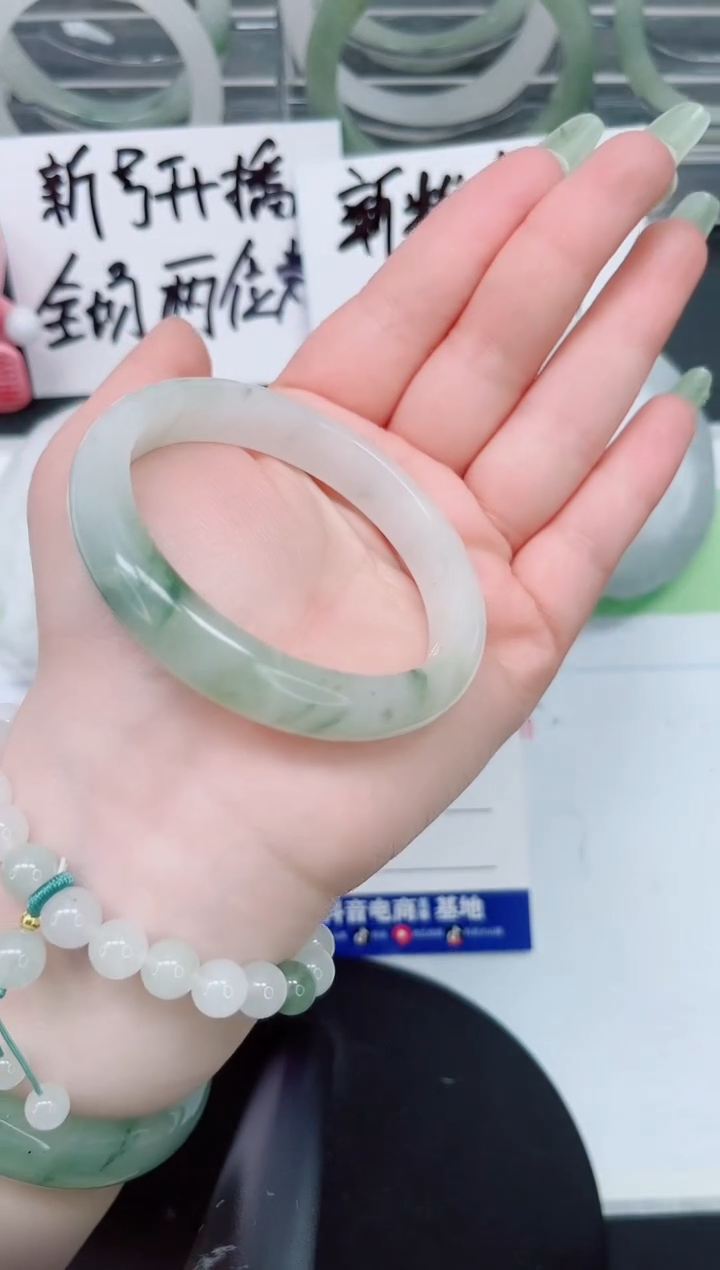 【闪购商品】石英质玉手镯合金a207