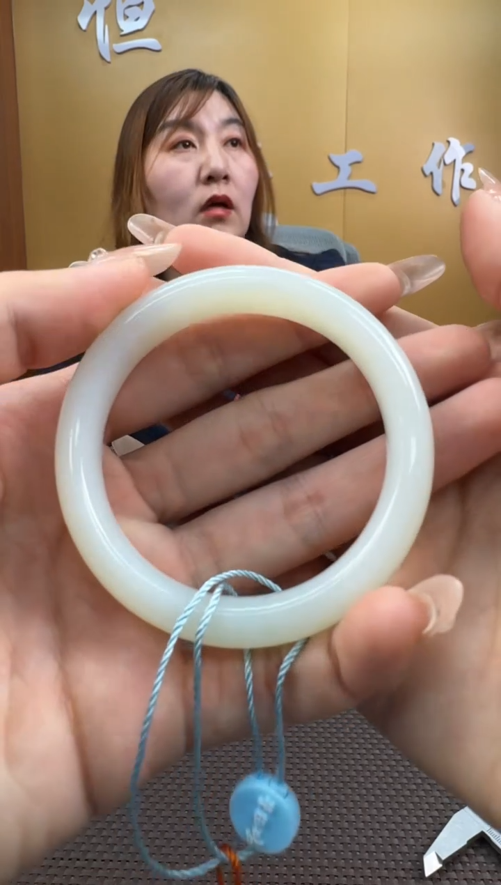 【闪购商品】和田玉手镯未镶嵌52