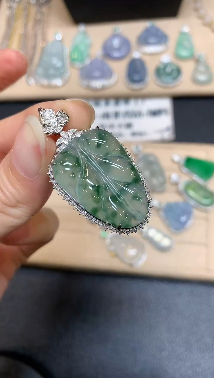 【闪购商品】翡翠颈饰18K金镶嵌树叶【无服务费