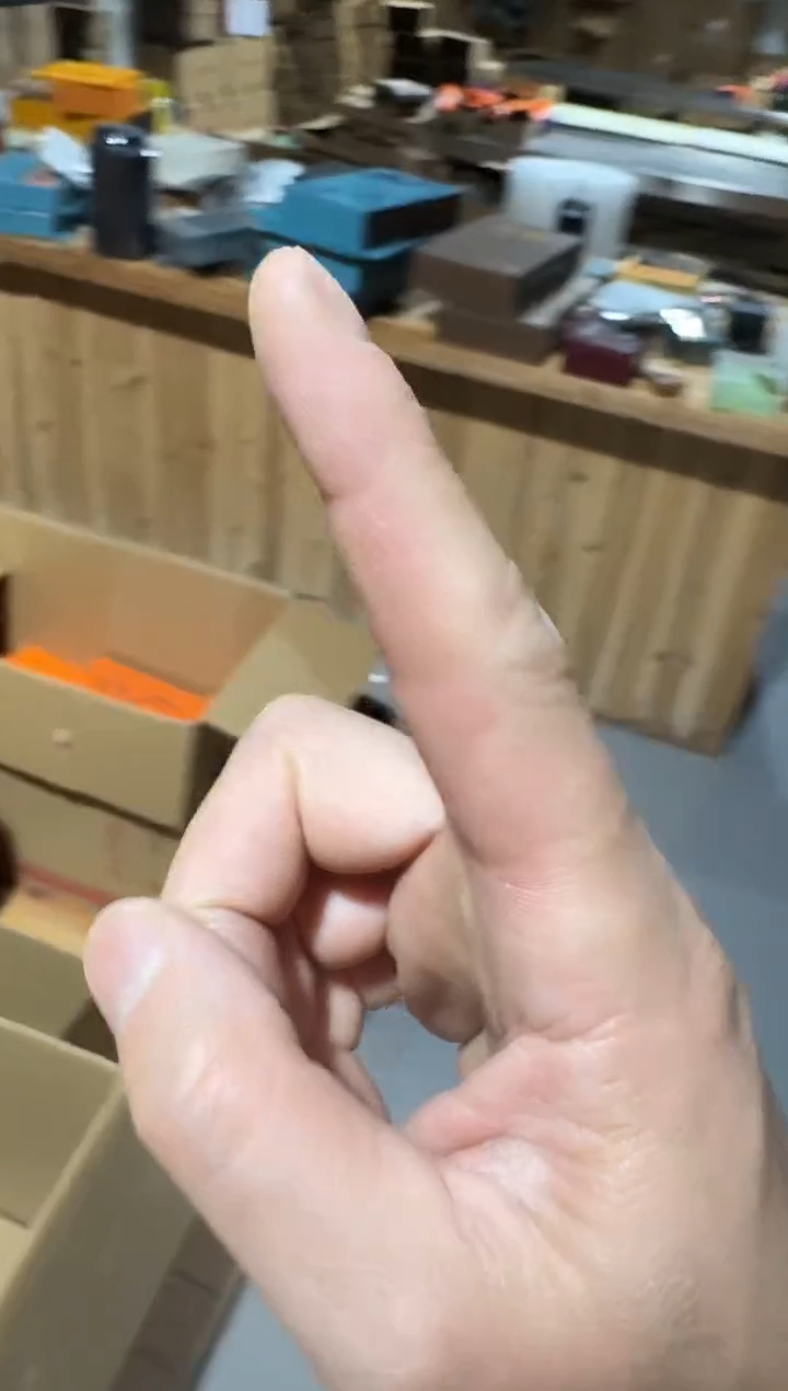 晚上金手指·····