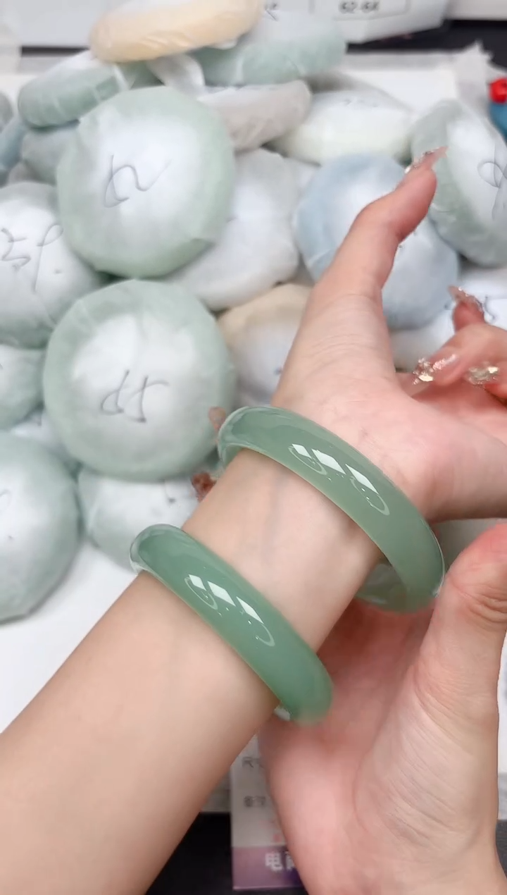 石英质玉手镯未镶嵌140-58.8