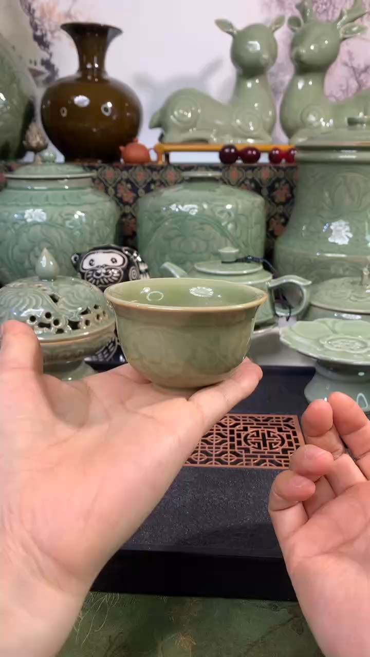 耀州窑微青瓷缠枝牡丹纹小茶杯60CC两只