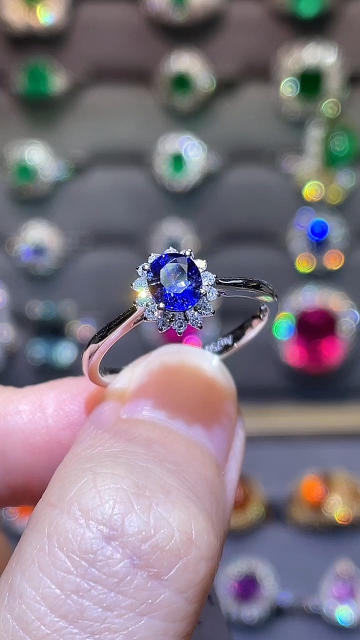 蓝宝石戒指18K金镶嵌斯里兰卡  皇家蓝0.68ct