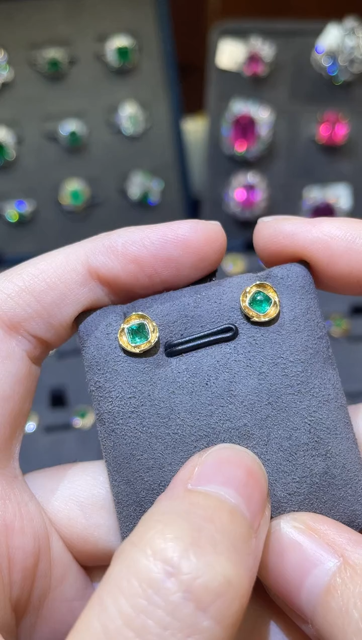 【闪购商品】祖母绿耳钉18K金镶嵌/0.46ct/黄玫瑰
