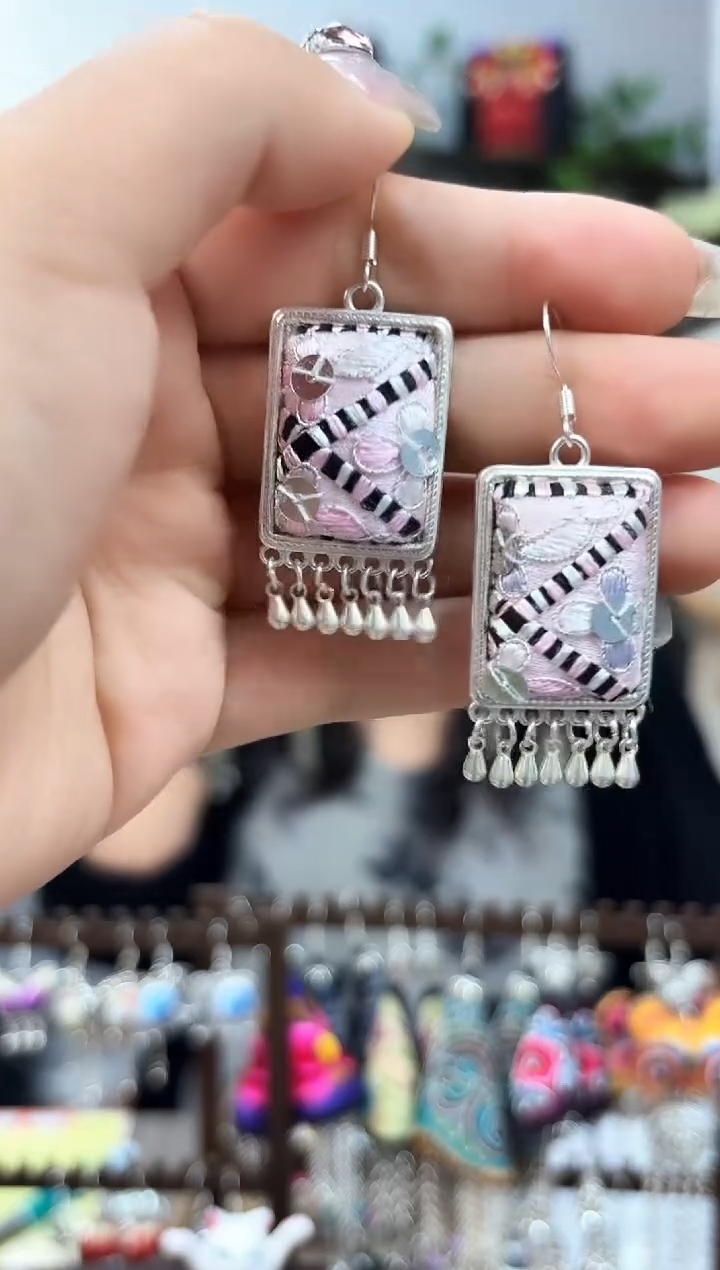 织绣云织瑶非遗老绣饰品862