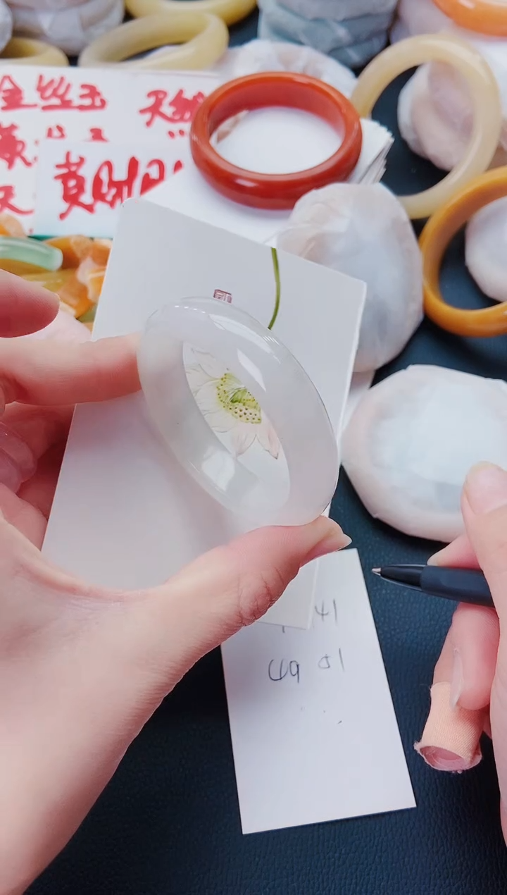 【闪购商品】石英质玉手镯未镶嵌M141-50-51