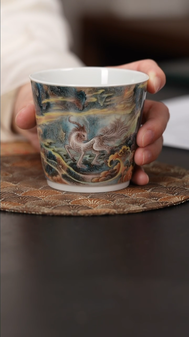 【闪购商品】杯艺林藏珍系列粉彩无境白泽可乐杯