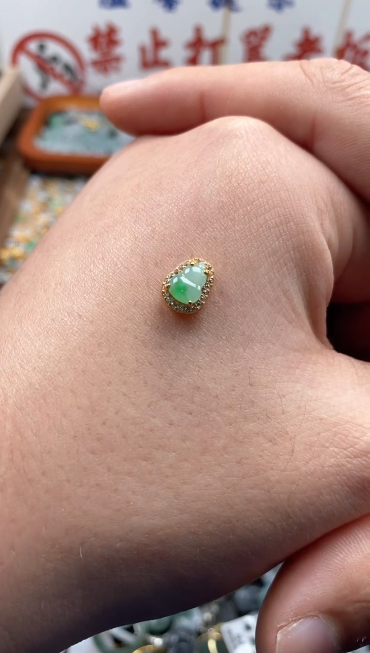 【闪购商品】翡翠颈饰未镶嵌哥哥