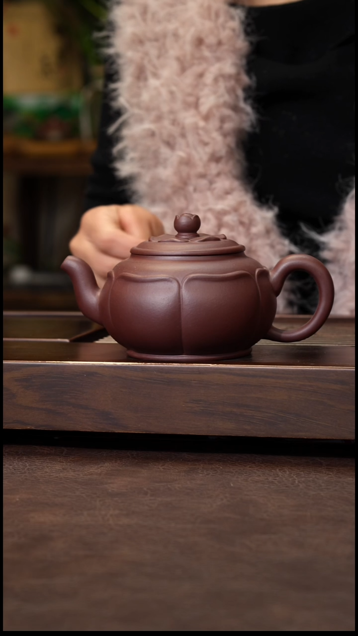茶壶紫砂紫泥莲花壶300cc左右