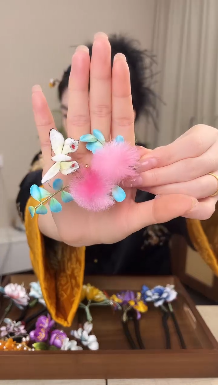 刺绣粉色合欢花边夹