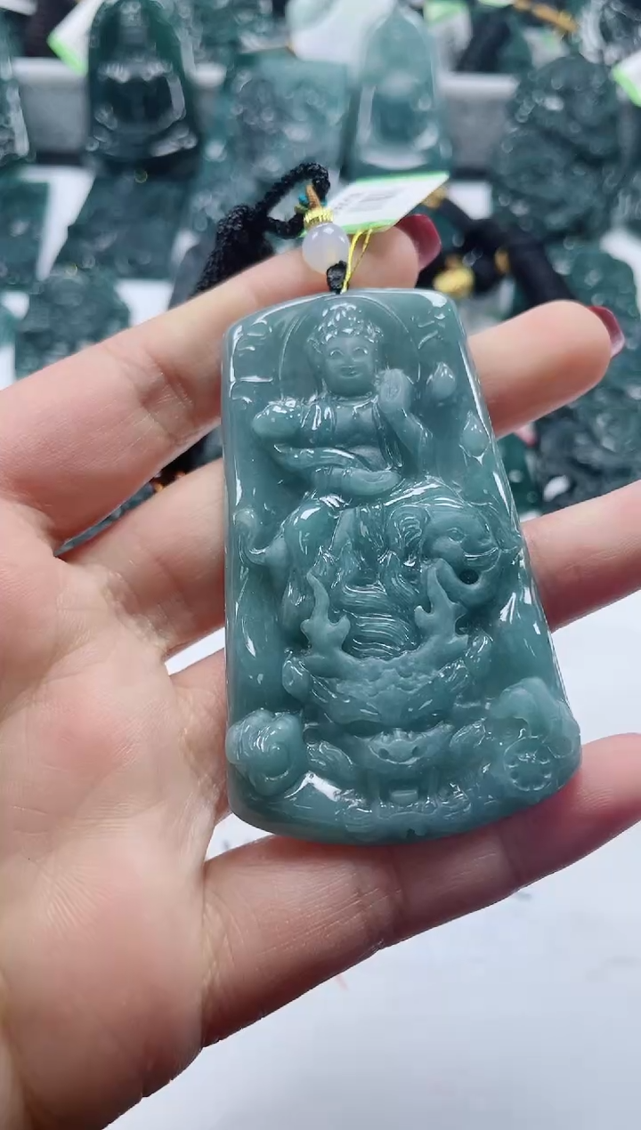 【闪购商品】翡翠颈饰未镶嵌         