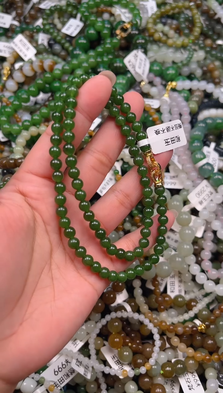 颈饰未镶嵌和田玉1