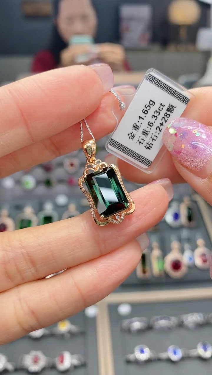 【闪购商品】碧玺颈饰18K金镶嵌6.33