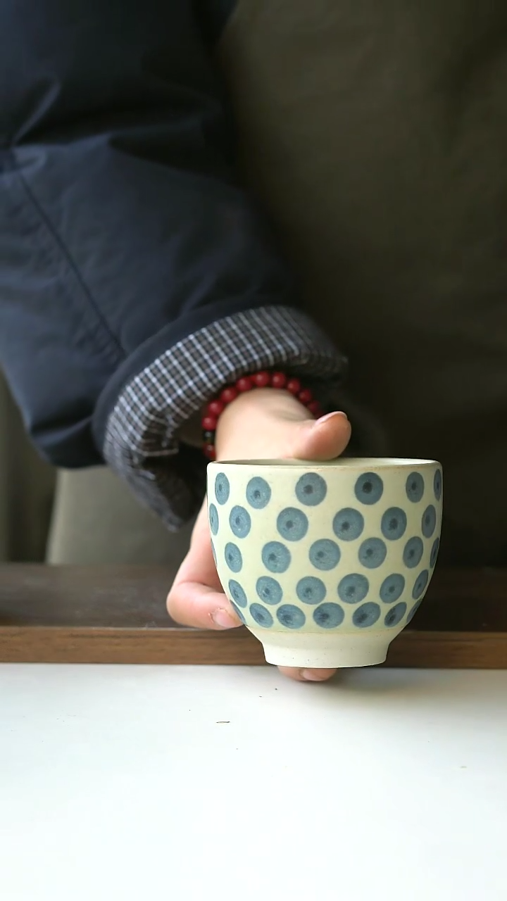 【闪购商品】陶瓷手绘蓝莓手握杯@4-2@