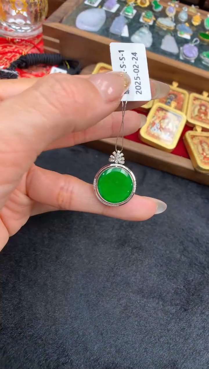 【闪购商品】翡翠颈饰18K金镶嵌无事牌