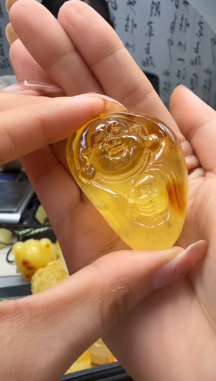 裸石琥珀未镶嵌如图
